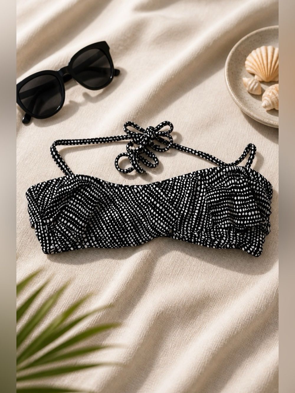 BLACK & WHITE ISLAND SOUL BIKINI TOP SIZE SMALL